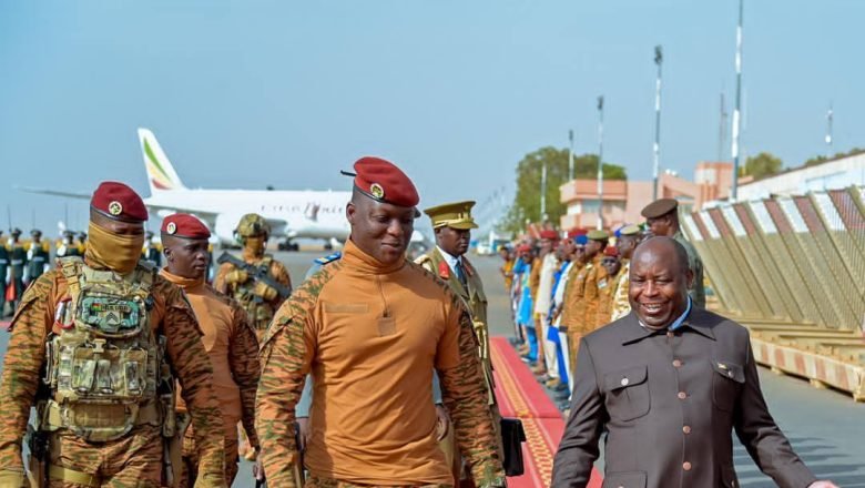 Évariste Ndayishimiye groggy par Ibrahim Traoré