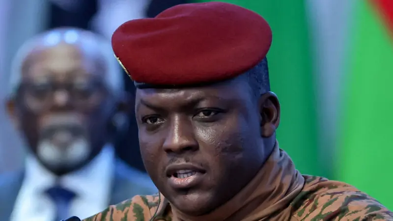 Le Burkina Faso doit « oublier » la démocratie, déclare son dirigeant militaire