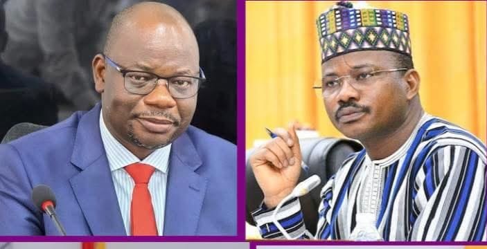 DANSA FLOP, BOGOLA HABLADOR ET LA REPUBLIQUE DES CONVERSATIONS PARALLELES. La Constitution, son auteur et son lecteur