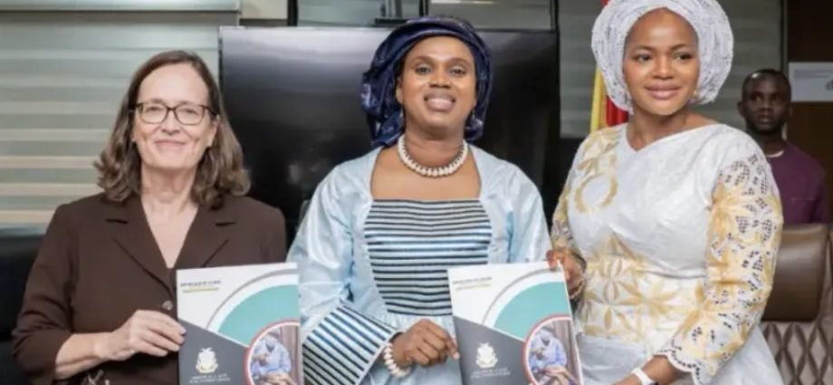 Le Ghana refuse un accord sanitaire controversé avec les États-Unis, la Guinée fait le choix inverse.