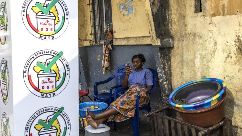 Guinée: large victoire du parti présidentiel aux législatives et municipales, selon les résultats provisoires
