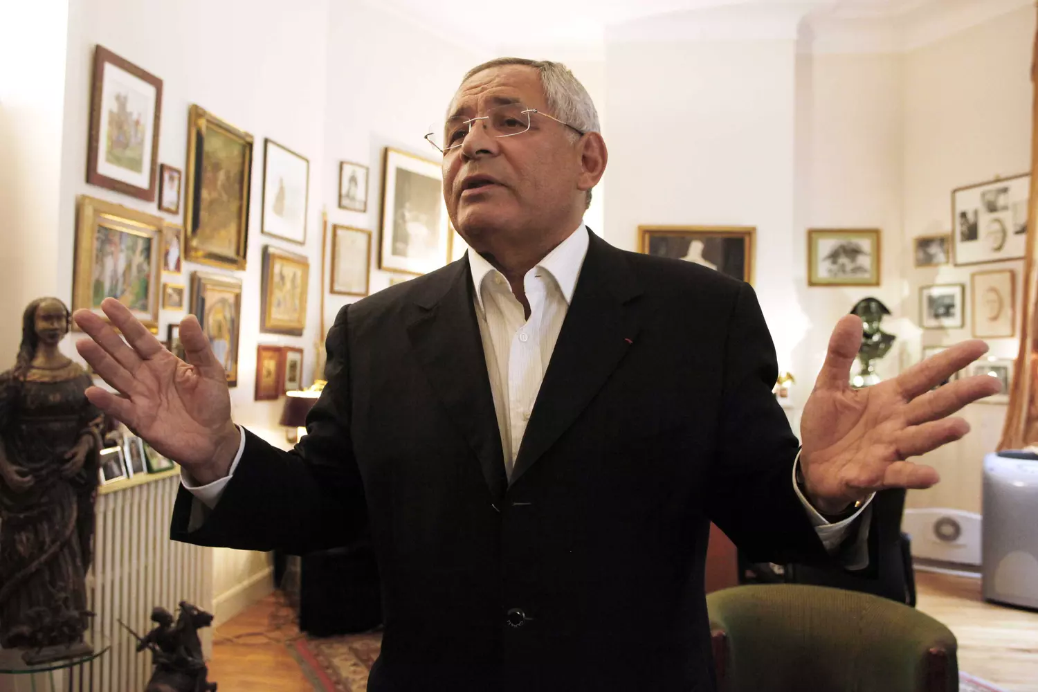  »ROBERT BOURGI : LA MÉMOIRE D’UN PEUPLE N’EST PAS À VENDRE » (Par El-Hadj Aziz BAH)
