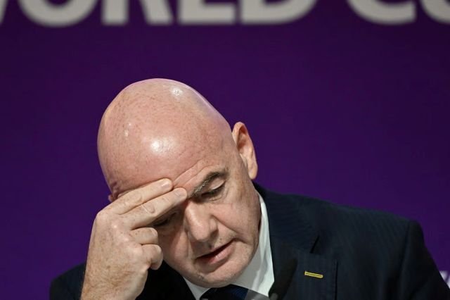 Société commerciale pour le Mondial: l’UEFA sort le carton rouge, Infantino recule, la Caf encore hors-jeu!