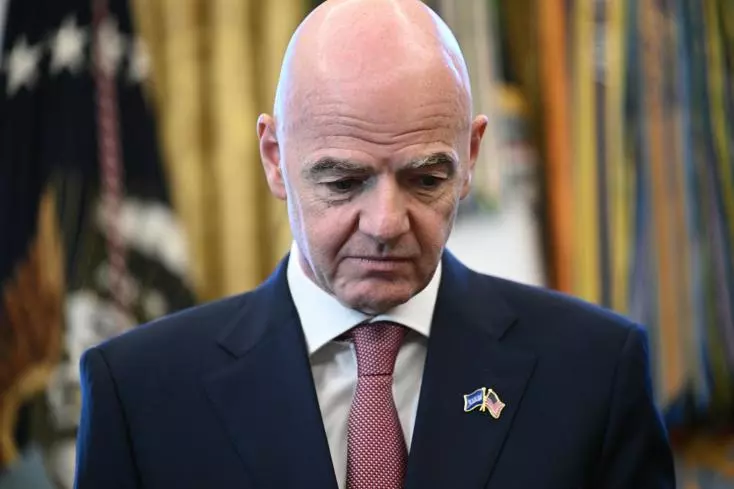 Sur le toit du monde il y a deux semaines, Infantino désormais fragilisé comme jamais