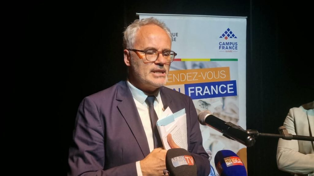 Fosses communes, disparitions forcées, Aliou Bah : l’ambassadeur de France s’exprime sur les droits humains en Guinée